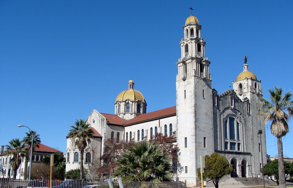Basílica del Santuario Nacional de la Pequeña Flor (San Antonio)